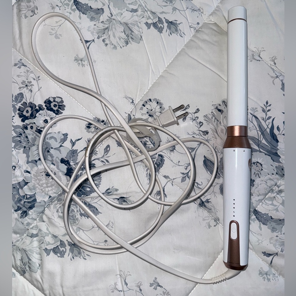 Brand New Interchangeable T3 Curling Iron with 1 inch barrel